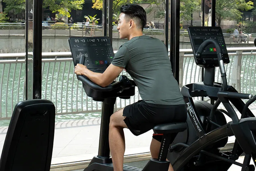 Life Fitness Club Series   (Plus) Upright Lifecycle Bike w/ Discover SE3 Console (DEMO) (🌱 SPRING SALE)
