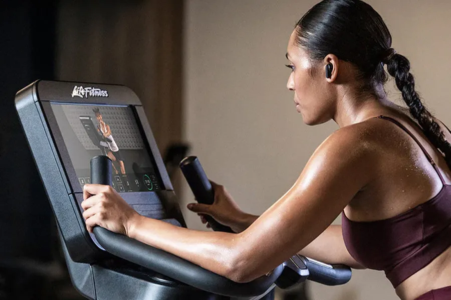 Life Fitness Club Series   (Plus) Upright Lifecycle Bike w/ Discover SE3 Console (DEMO) (🌱 SPRING SALE)