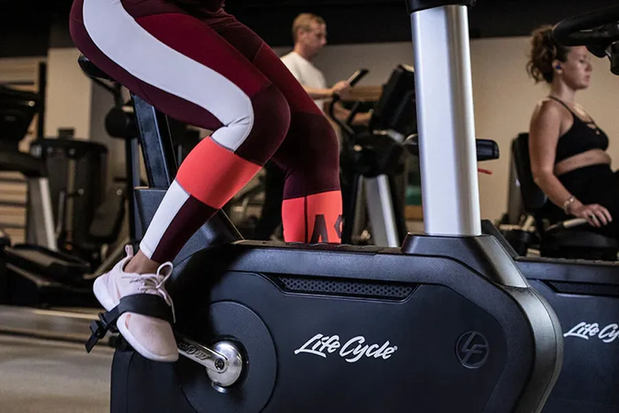 Life Fitness Club Series   (Plus) Upright Lifecycle Bike w/ Discover SE3 Console (DEMO) (🌱 SPRING SALE)