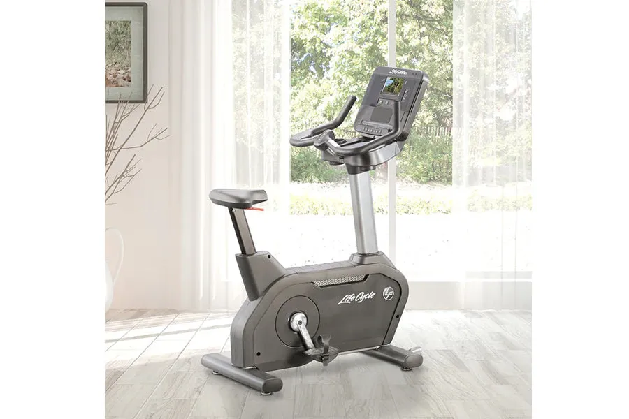Life Fitness Club Series   (Plus) Upright Lifecycle Bike w/ Discover SE3 Console (DEMO) (🌱 SPRING SALE)
