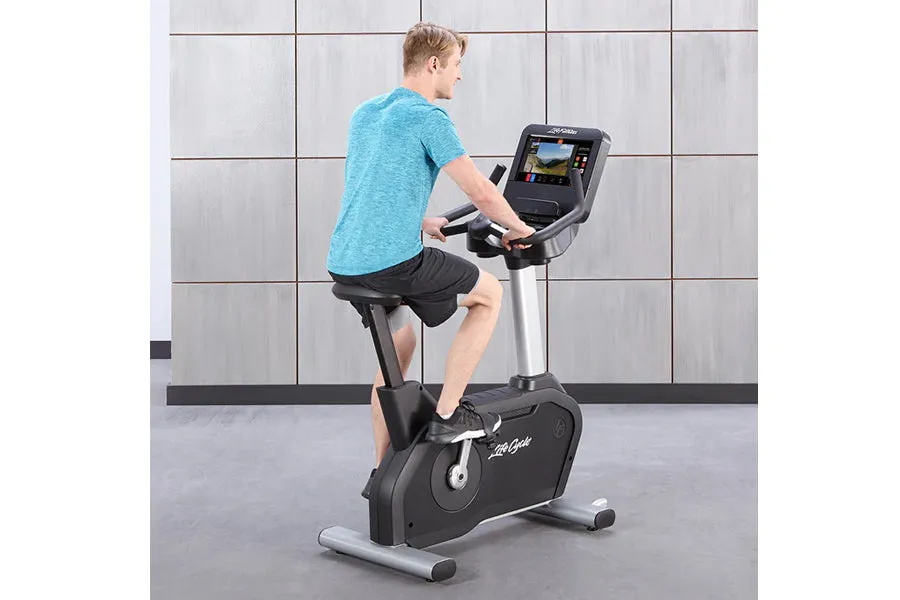 Life Fitness Club Series   (Plus) Upright Lifecycle Bike w/ Discover SE3 Console (DEMO) (🌱 SPRING SALE)