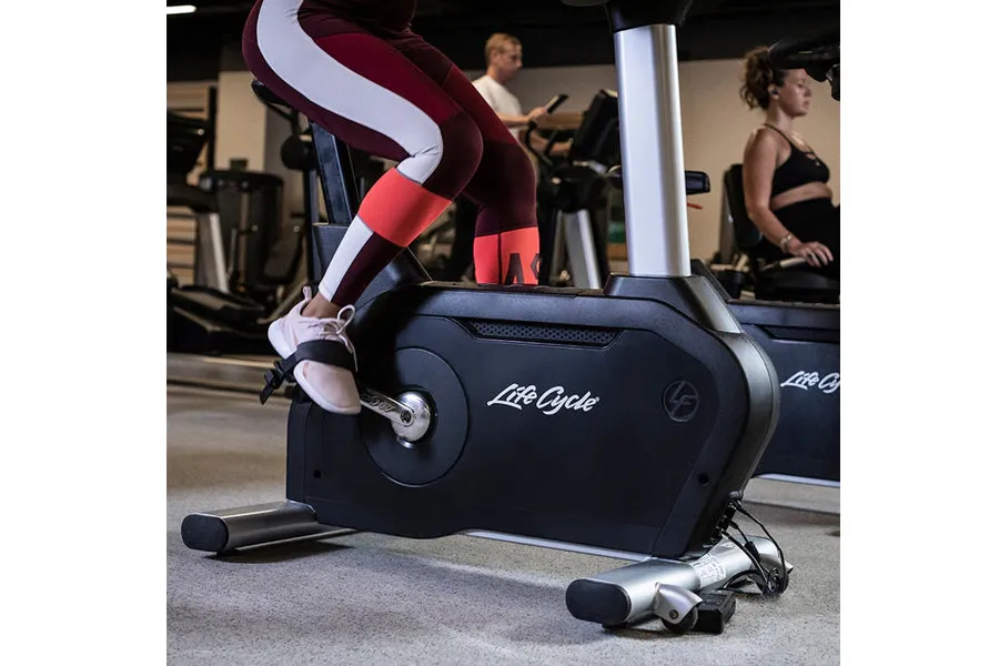 Life Fitness Club Series   (Plus) Upright Lifecycle Bike w/ SE3 Console (DEMO) (🌱 SPRING SALE)