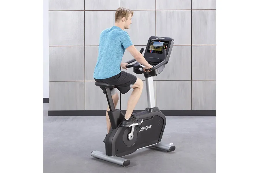 Life Fitness Club Series   (Plus) Upright Lifecycle Bike w/ SE3 Console (DEMO) (🌱 SPRING SALE)