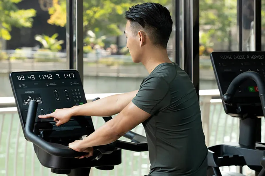 Life Fitness Club Series   (Plus) Upright Lifecycle Bike w/ SE3 Console (DEMO) (🌱 SPRING SALE)